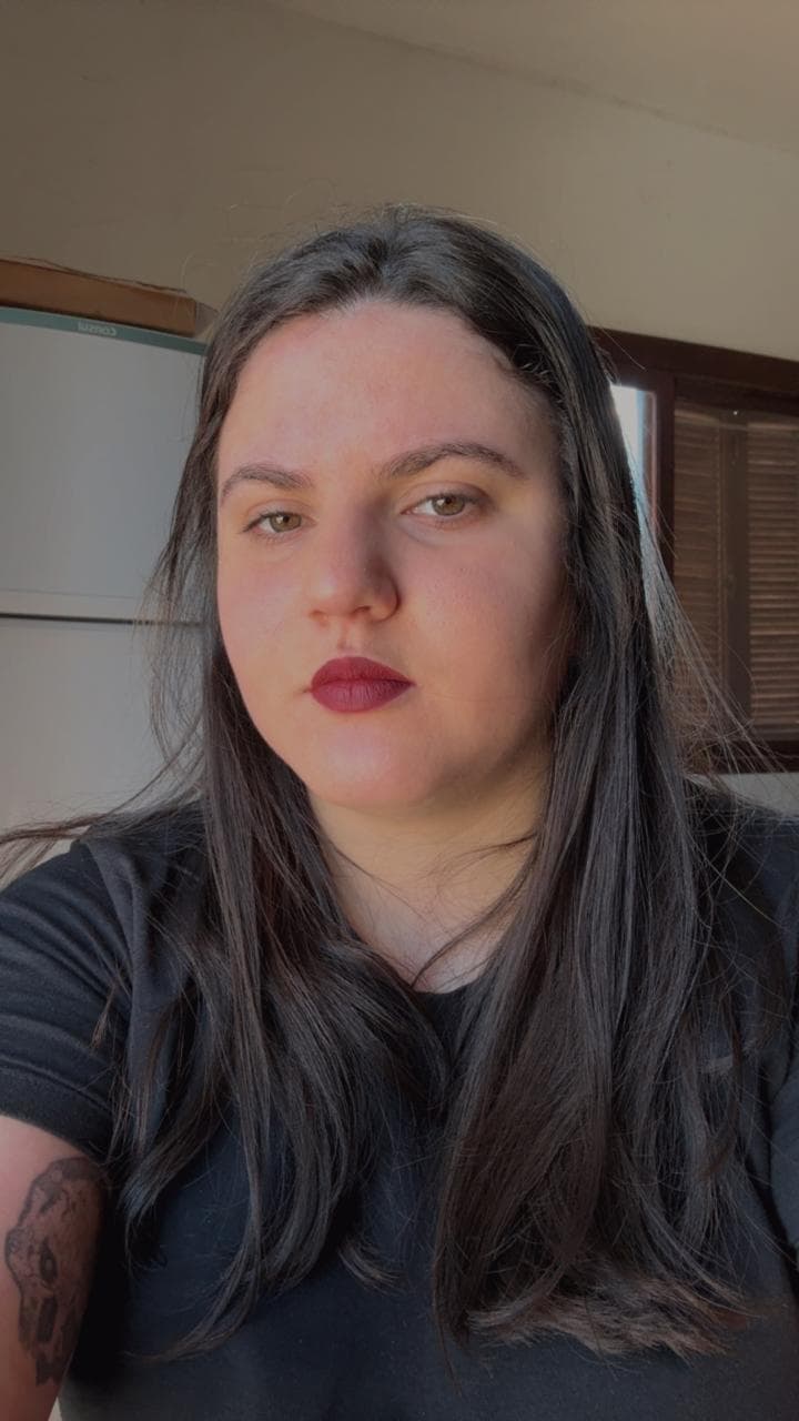 Amanda Colares, desenvolvedora de software e estudante de Psicologia